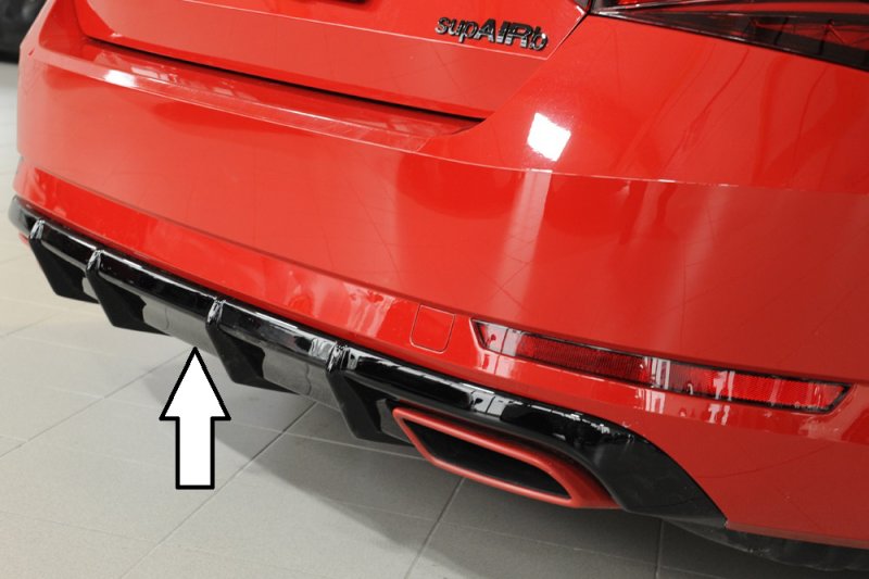 Rieger Heckeinsatz (für gesteckte AHK) schwarz glänzend Skoda Superb III (3T/3V) 03.15-10.18 (bis Facelift 1) - 88271