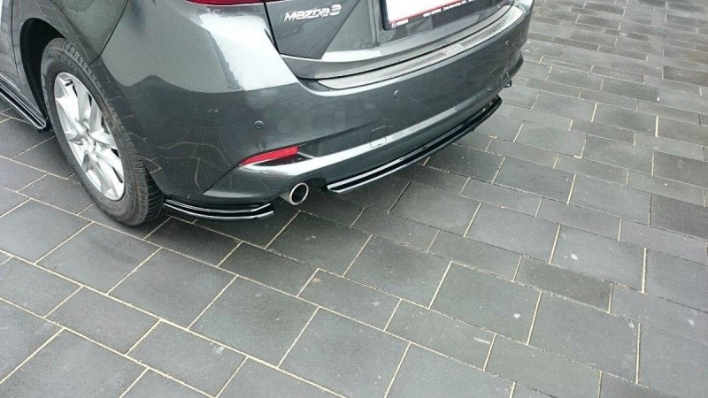 Maxton Mittlerer Diffusor Heck Ansatz für Mazda 3 BM (Mk3) Facelift  schwarz Hochglanz MA-3-3F-RD1-G