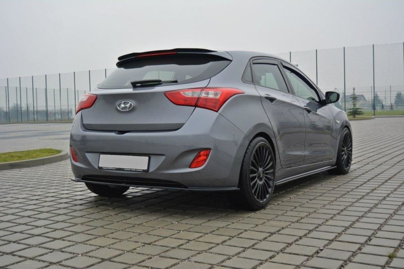 Maxton Mittlerer Diffusor Heck Ansatz für Hyundai i30 mk.2 schwarz Hochglanz HY-I30-2-RD1-G