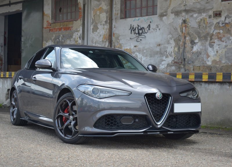 Maxton Front Ansatz V.1 für ALFA ROMEO GIULIA VELOCE schwarz Hochglanz AL-GI-1-VEL-FD1-G
