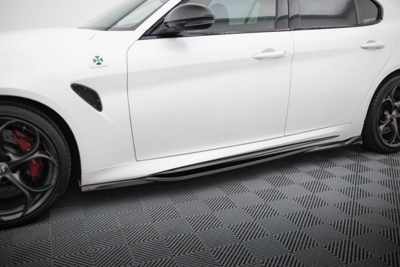 Maxton Seitenschweller Ansatz Alfa Romeo Giulia Quadrifoglio schwarz Hochglanz AL-GI-1-QV-SD1-G