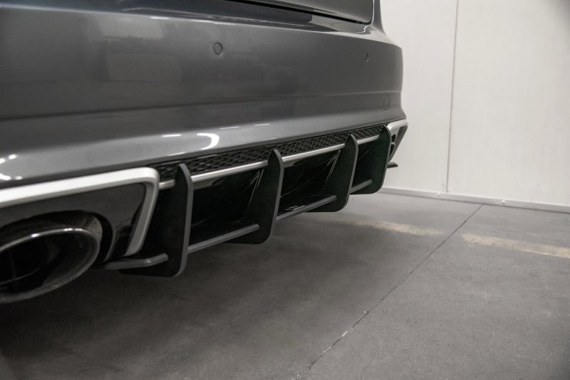Maxton Racing Heckschürze V.1 für Audi RS3 8V Sportback AURS38VCNC-RS3B