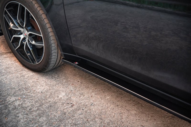 Maxton Seitenschweller Ansatz für Mitsubishi Lancer Mk8 schwarz Hochglanz MI-LA-8-SD1-G