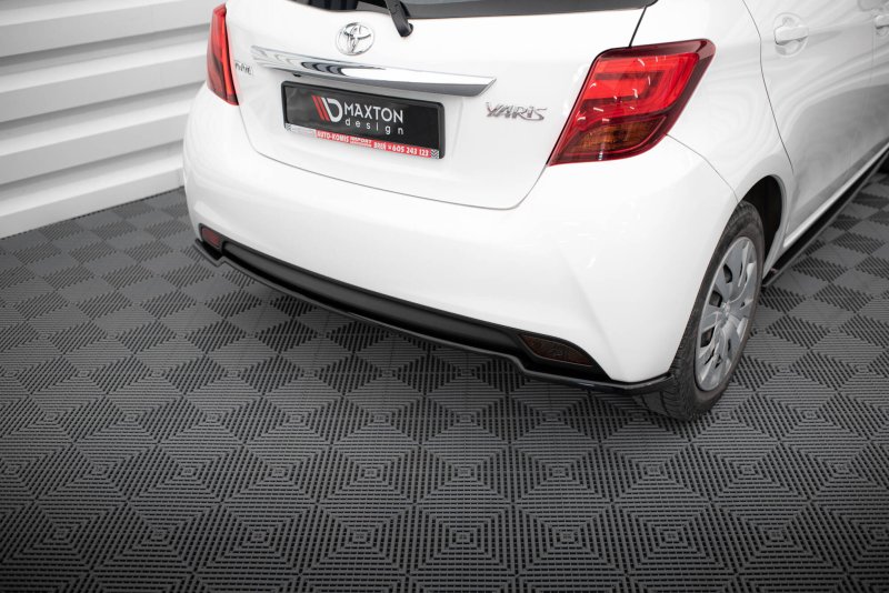 Maxton Mittlerer Cup Diffusor Heck Ansatz Toyota Yaris Mk3 Facelift schwarz Hochglanz TO-YA-3-RD1-G