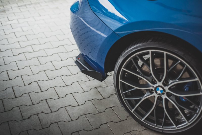 Maxton Hintere Seiten Flaps für BMW M135i F20 schwarz Hochglanz BM1F20MCNC-RSF1-G