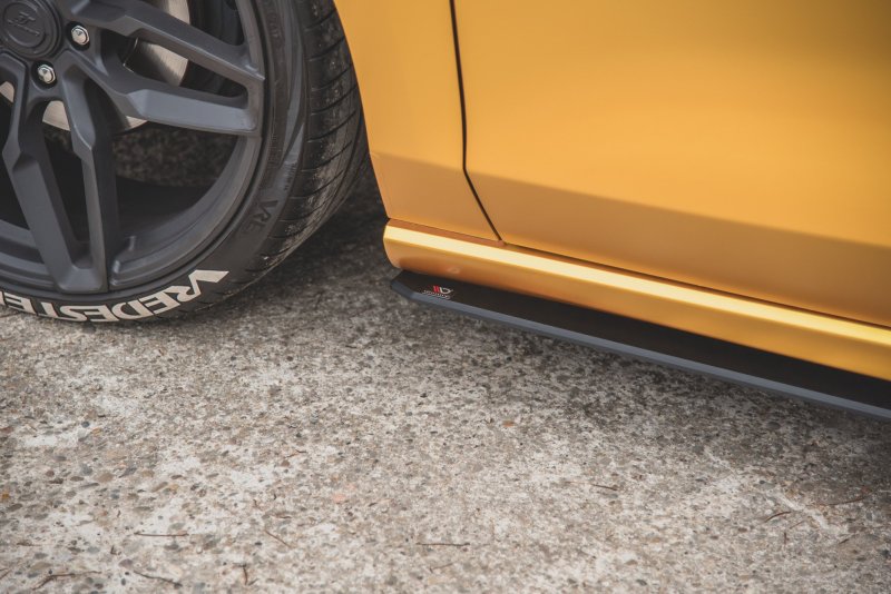 Maxton Racing Seitenschweller Ansatz + Flaps Ford Focus ST / ST-Line Mk4 schwarz Hochglanz FOFO4STCNC-SD1BRB+SRF1-G
