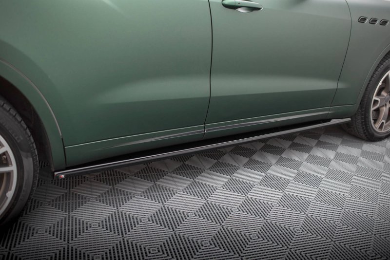 Maxton Seitenschweller Ansatz für Maserati Levante Mk1  schwarz Hochglanz MS-LE-1-SD1-G
