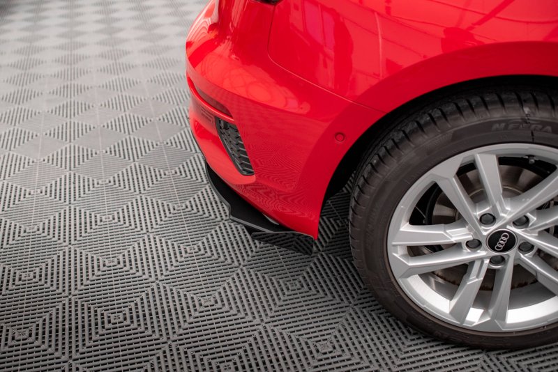 Maxton Hintere Seiten Flaps für Audi A3 Sportback 8Y schwarz Hochglanz AUA38YCNC-RSF1-G