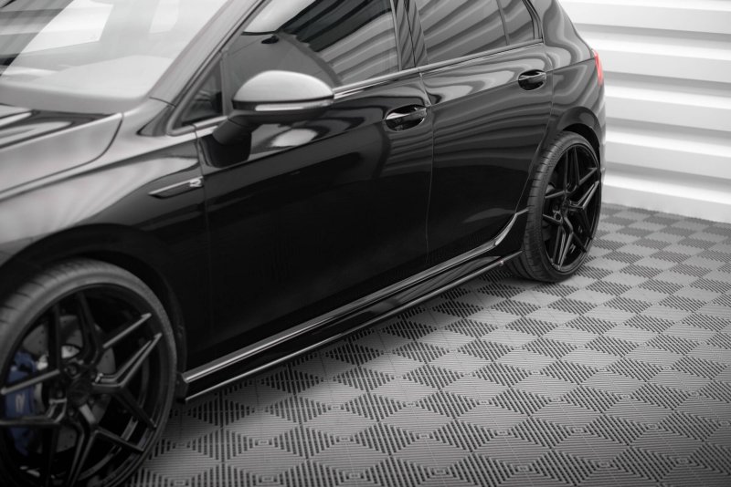 Maxton Seitenschweller Ansatz V.3 VW Golf R Mk8 schwarz Hochglanz VW-GO-8-R-SD3-G