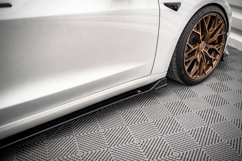 Maxton Seitenschweller Ansatz für V.2 für Tesla Model 3 schwarz Hochglanz TE-MODEL3-1-SD2-G