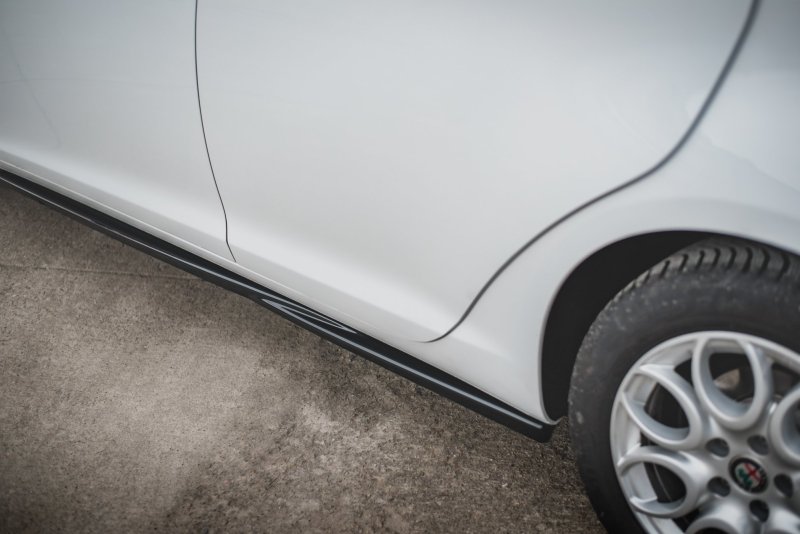 Maxton Seitenschweller Ansatz für Alfa Romeo Giulietta Facelift schwarz Hochglanz AL-GU-1F-SD1-G