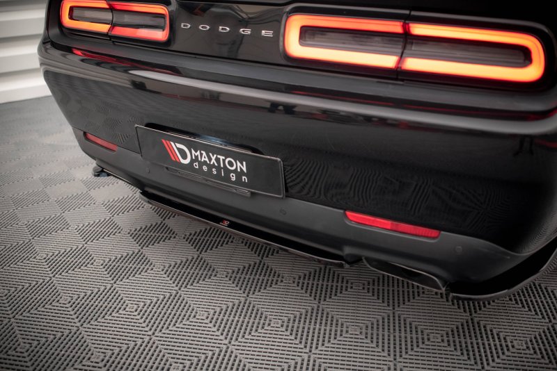 Maxton Mittlerer Diffusor Heck Ansatz für Dodge Challenger RT Mk3 Facelift schwarz Hochglanz DO-CHL-3-RT-RD1-G