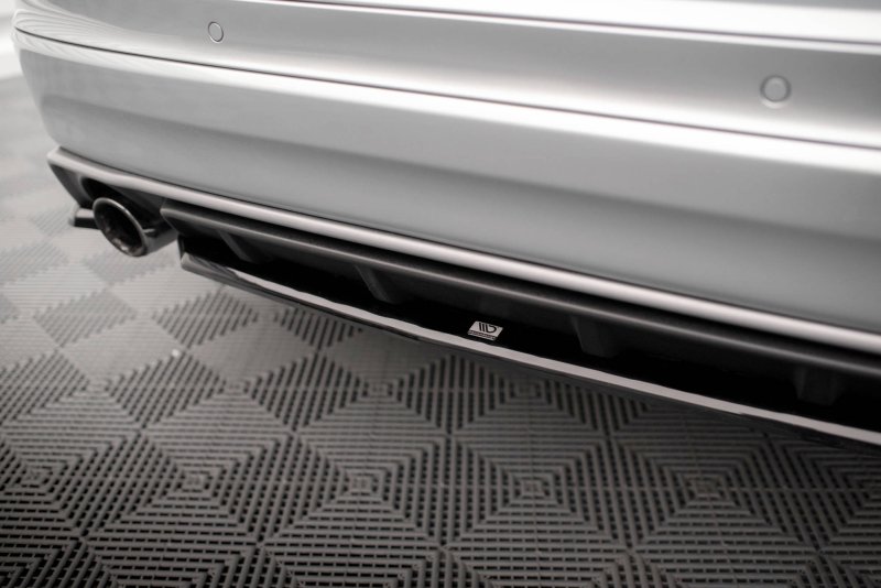 Maxton Mittlerer Diffusor Heck Ansatz für Volvo XC60 R-Design Mk1 Facelift schwarz Hochglanz VO-XC60-1F-RDESIGN-RD1-G
