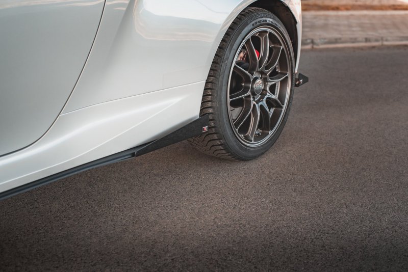 Maxton Side Flaps Toyota GR Yaris Mk4 schwarz Hochglanz TOYA4GR4CNC-SRF1-G