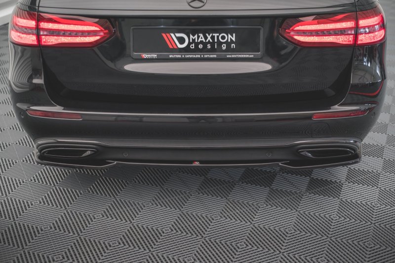Maxton Mittlerer Diffusor Heck Ansatz für Mercedes-Benz E W213 schwarz Hochglanz ME-E-213-RD1-G