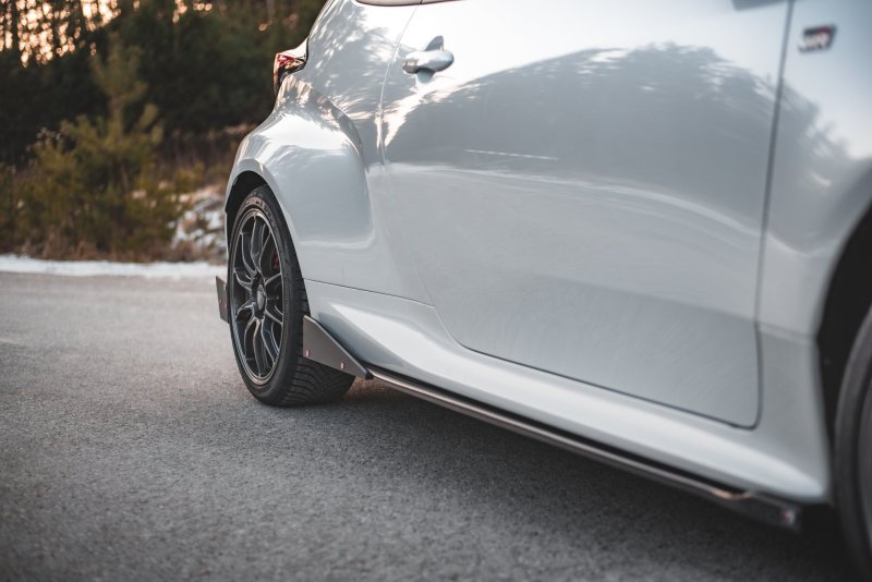 Maxton Seitenschweller Ansatz + Flaps V.2 für Toyota GR Yaris Mk4 TO-YA-4-GR4-SD2G+S