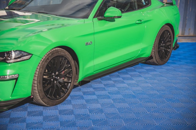 Maxton Street Pro Seitenschweller Ansatz für V.1 für + Flaps Ford Mustang GT Mk6 Facelift schwarz Hochglanz FOMU6FGTCNC-SD1B+SRF1-G
