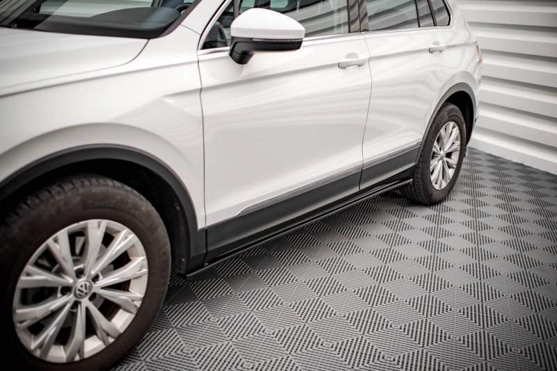 Maxton Seitenschweller Ansatz für Volkswagen Tiguan Mk2 schwarz Hochglanz VW-TI-2-SD1-G