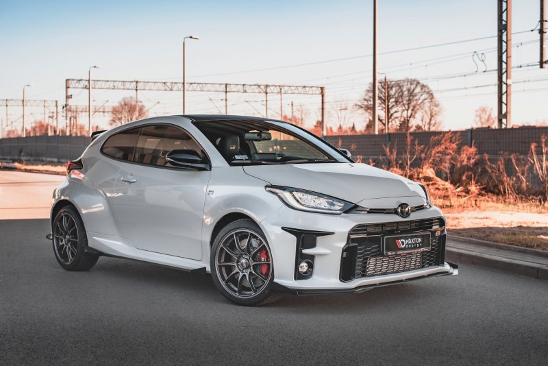 Maxton Racing Front Ansatz für passend +Flaps für Toyota GR Yaris Mk4 schwarz Hochglanz TOYA4GR4CNC-FD1B+FSF1-G