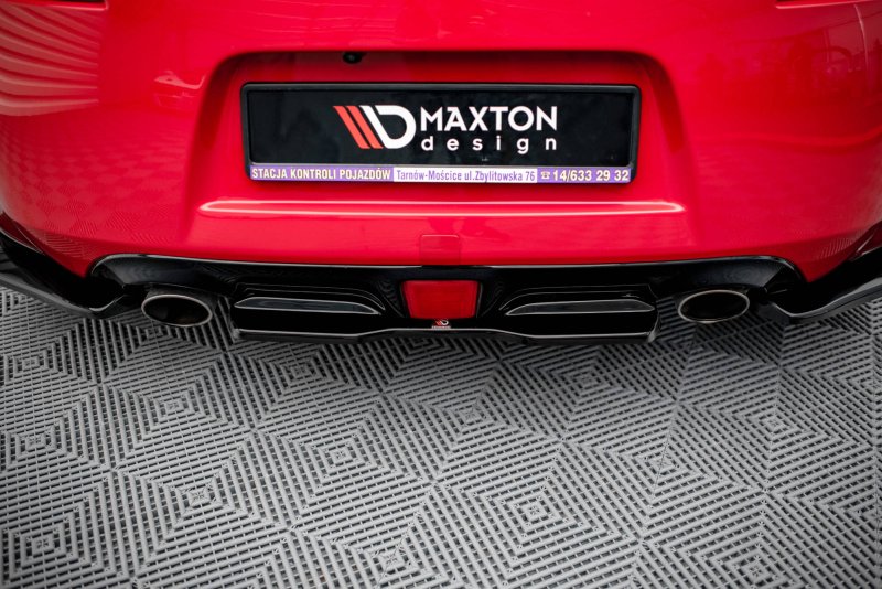 Maxton Mittlerer Diffusor Heck Ansatz V.2 für Nissan 370Z  schwarz Hochglanz NI-370F-RD1-G