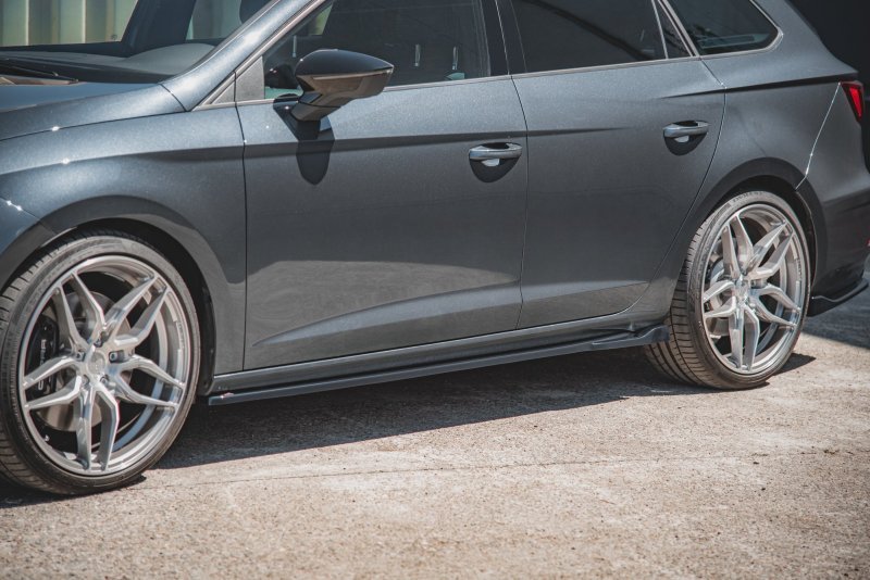Maxton Seitenschweller Ansatz für V.4 Seat Leon Cupra / FR Mk3 FL schwarz Hochglanz SE-LE-3F-CU-SD4-G