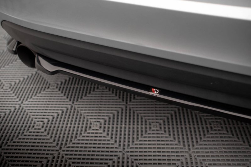 Maxton Mittlerer Diffusor Heck Ansatz für Volvo S60 R-Design Mk2 schwarz Hochglanz VO-S60-2-RDESIGN-RD1-G