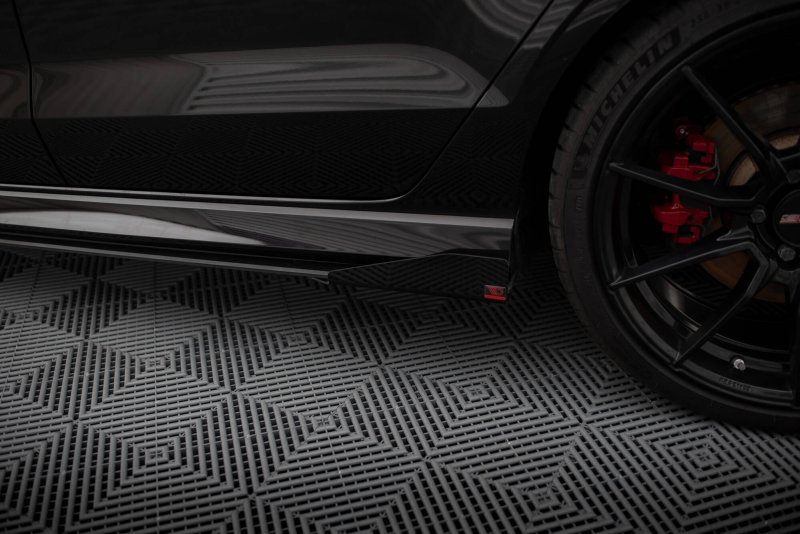 Maxton Side Flaps Audi RS3 Limousine 8V Facelift schwarz Hochglanz AURS38VFSCNC-SF1-G