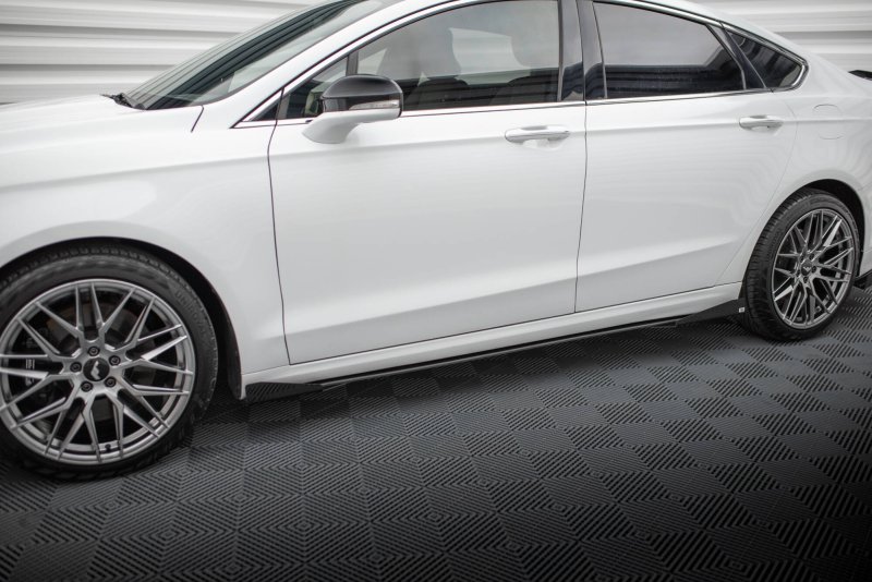 Maxton Street Pro Seitenschweller Ansatz + Flaps Ford Mondeo Sport Mk5 Facelift / Fusion Sport Mk2 Facelift schwarz Hochglanz FOMO5FSPORTCNC-SD1BRB+SF1-G