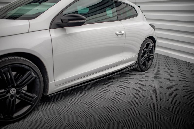 Maxton Seitenschweller Ansatz V.2 VW Scirocco R Mk3 schwarz Hochglanz VW-SC-3-R-SD2-G
