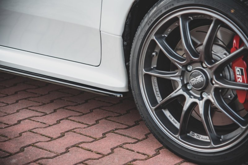 Maxton Seitenschweller Ansatz für V.1 für Toyota GR Yaris Mk4 schwarz Hochglanz TO-YA-4-GR4-SD1-G