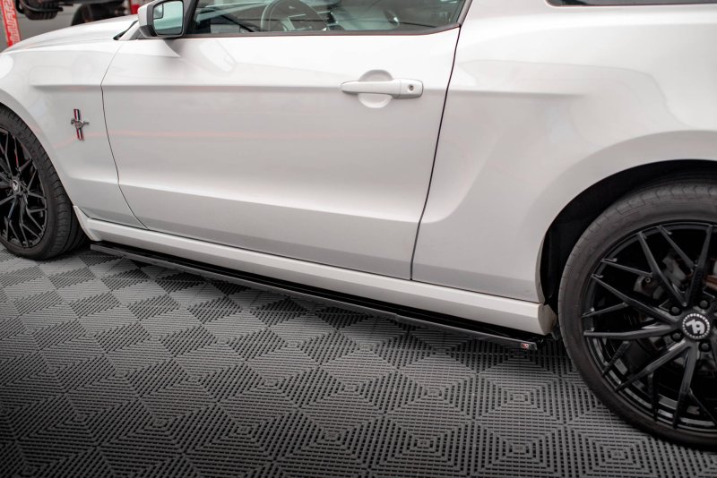 Maxton Seitenschweller Ansatz für Ford Mustang Mk5 Facelift schwarz Hochglanz FO-MU-5-SD1-G