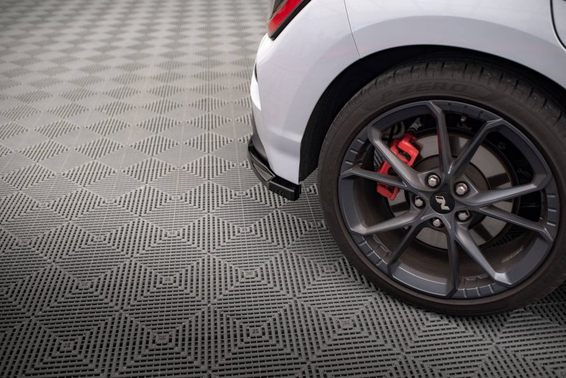 Maxton Heck Ansatz Flaps Diffusor V.1 für Hyundai Kona Mk1 schwarz Hochglanz HY-KO-1-N-RSD1-G