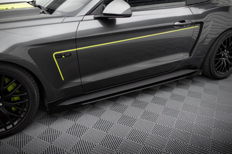 Maxton Street Pro Seitenschweller Ansatz + Flaps Ford Mustang GT Mk6 schwarz Hochglanz FOMU6GTCNC-SD1BRB+SF1-G
