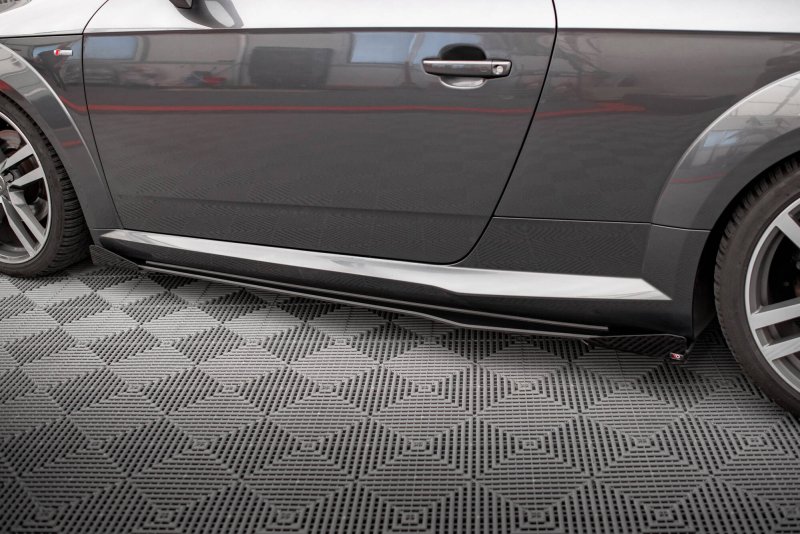 Maxton Street Pro Seitenschweller Ansatz + Flaps Audi TT S / S-Line 8S schwarz Hochglanz AUTT3SLINECNC-SD1BRB+SF1-G