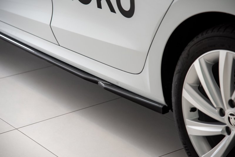 Maxton Seitenschweller Ansatz für V.2 für Skoda Octavia Mk4  schwarz Hochglanz SK-OC-4-SD2-G