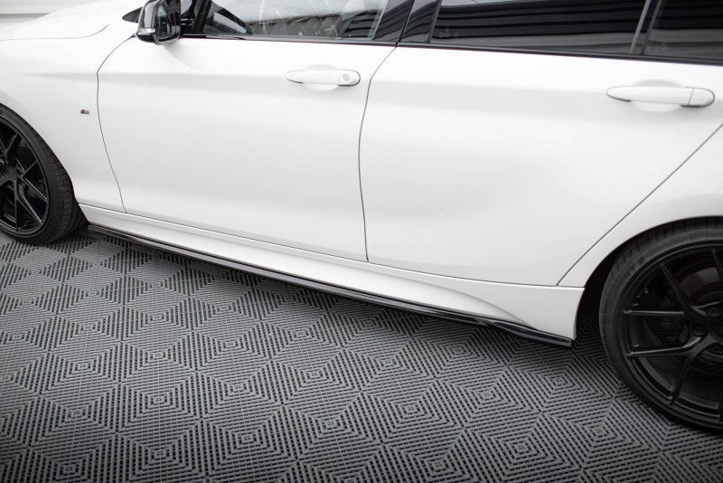 Maxton Seitenschweller Ansatz V.5 BMW 1er M-Paket / M140i F20 Facelift schwarz Hochglanz BM-1-F20F-M-SD4-G