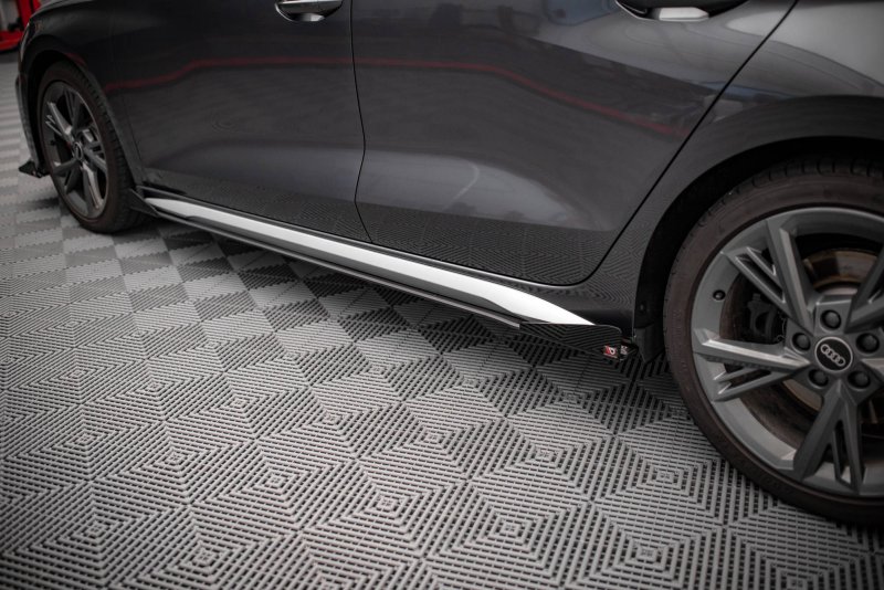 Maxton Side Flaps Audi S3/A3 S-Line 8Y schwarz Hochglanz AUA38YSLINECNC-SF1-G