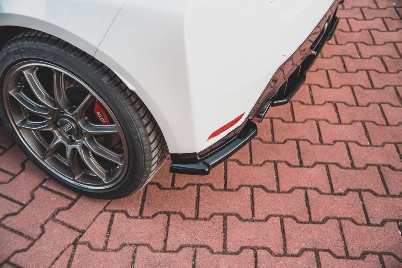 Maxton Heck Ansatz Flaps Diffusor V.1 für Toyota GR Yaris Mk4 schwarz Hochglanz TO-YA-4-GR4-RSD1-G