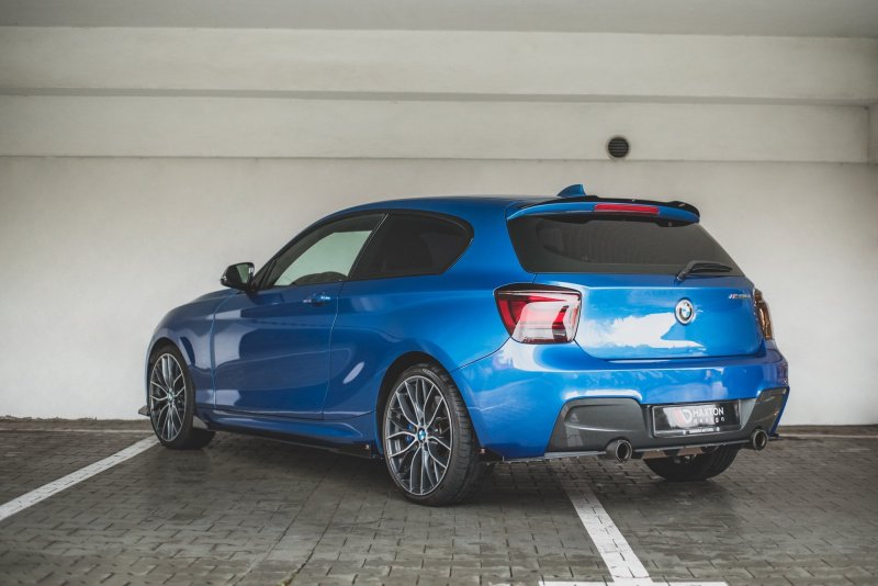 Maxton Hintere Seiten Flaps für BMW M135i F20 schwarz Hochglanz BM1F20MCNC-RSF1-G
