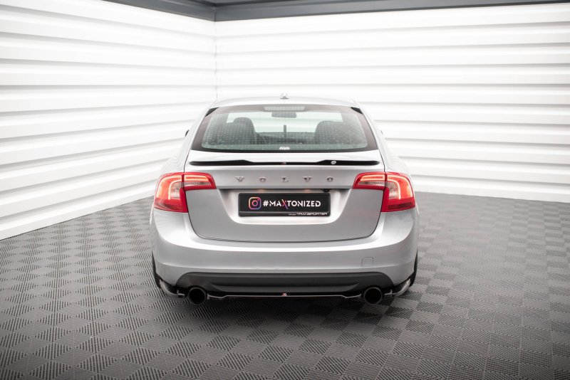 Maxton Mittlerer Diffusor Heck Ansatz für Volvo S60 R-Design Mk2 schwarz Hochglanz VO-S60-2-RDESIGN-RD1-G