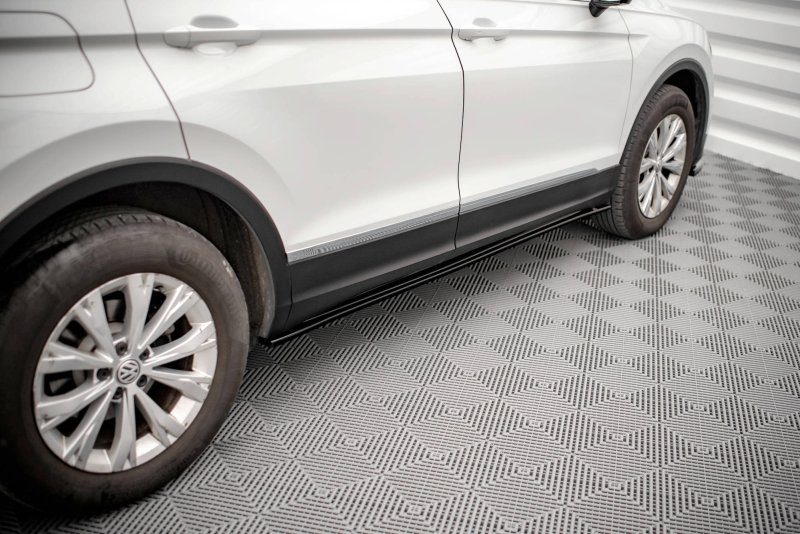 Maxton Seitenschweller Ansatz für Volkswagen Tiguan Mk2 schwarz Hochglanz VW-TI-2-SD1-G