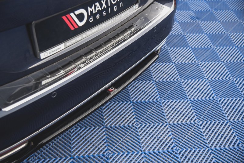 Maxton Mittlerer Diffusor Heck Ansatz für Volkswagen Passat B8 schwarz Hochglanz VW-PA-B8-RD1-G