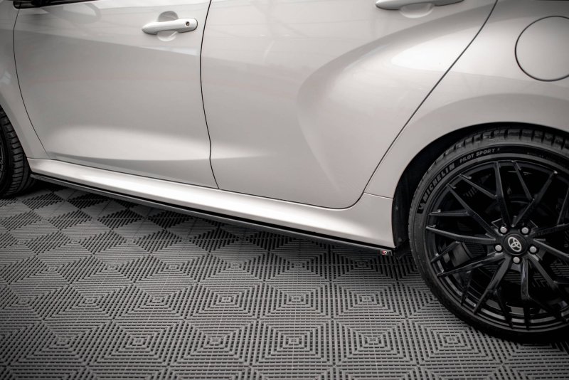 Maxton Seitenschweller Ansatz für V.2 für Toyota Yaris Mk4 schwarz Hochglanz TO-YA-4-SD2-G