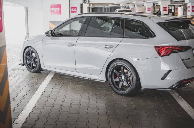Maxton Seitenschweller Ansatz für V.1 für Skoda Octavia RS Mk4 schwarz Hochglanz SK-OC-4-RS-SD1-G