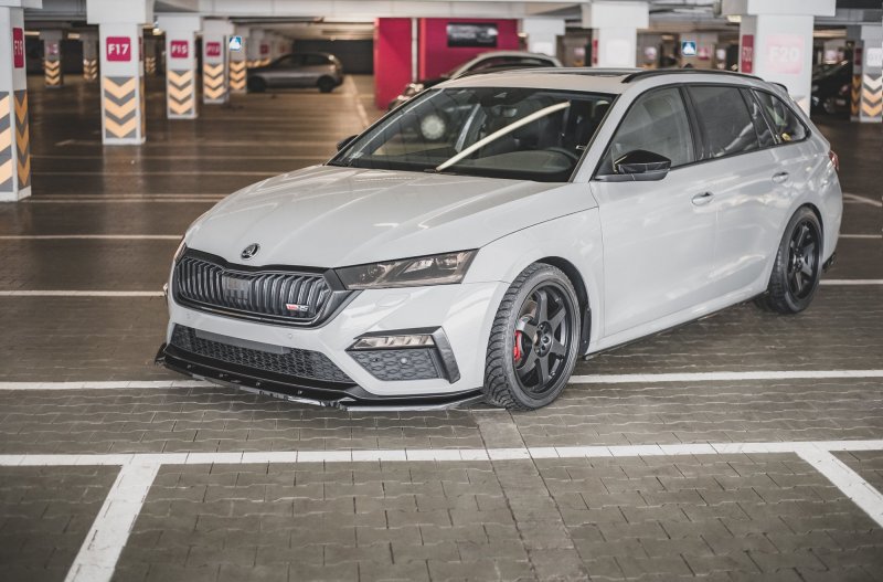 Maxton Front Ansatz V.3 für Skoda Octavia RS Mk4 schwarz Hochglanz SK-OC-4-RS-FD3-G