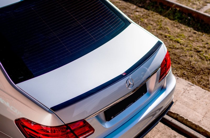 Maxton Spoiler CAP für Mercedes-Benz E63 AMG Limousine W212 Facelift schwarz Hochglanz ME-E-212F-AMG-CAP1-G
