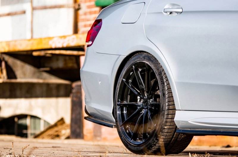 Maxton Mittlerer Diffusor Heck Ansatz DTM Look für Mercedes-Benz E63 AMG Limousine W212 Facelift schwarz Hochglanz ME-E-212F-AMG-RD1G+RD2-G