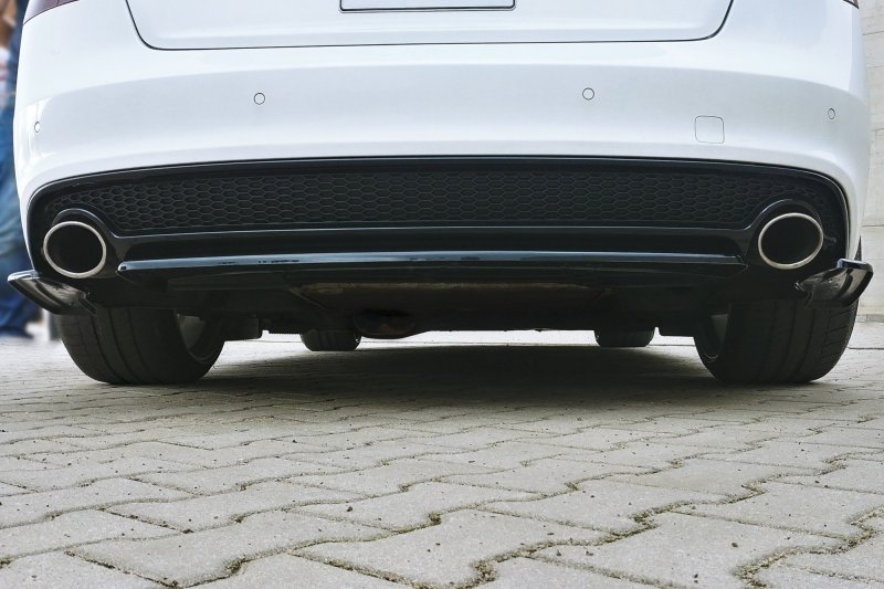 Maxton Mittlerer Diffusor Heck Ansatz für AUDI A5 S-LINE Facelift  schwarz Hochglanz AU-A5-1F-SLINE-RD1-G