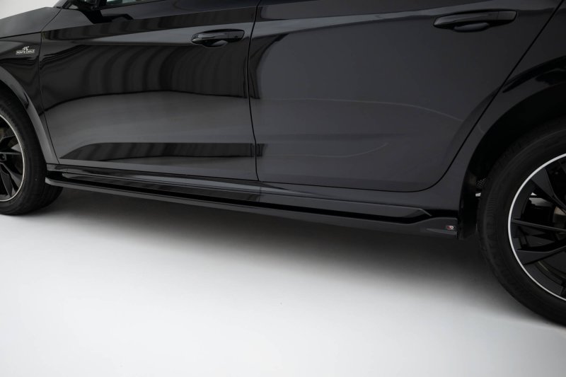 Maxton Seitenschweller Ansatz Skoda Kamiq Monte Carlo Mk1 Facelift schwarz Hochglanz SK-KM-1F-MC-SD1-G