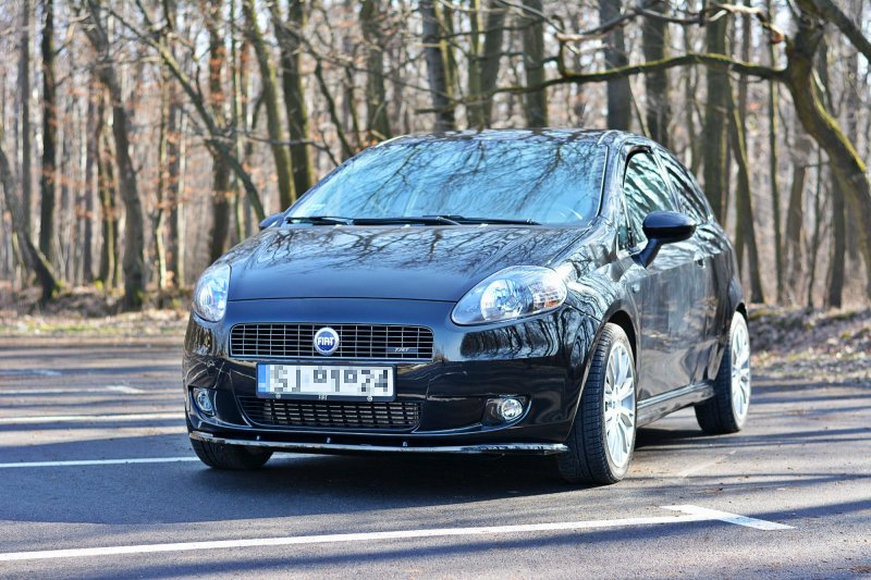 Maxton Front Ansatz für FIAT GRANDE PUNTO STANDARD schwarz Hochglanz FI-GP-1-FD1-G
